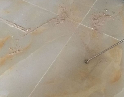 二道瓷砖空鼓维修公司分享粘合剂选择不当在瓷砖铺贴过程中可能导致以下问题
