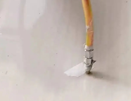 二道瓷砖空鼓维修公司专业解答在瓷砖铺贴过程中，如果使用的砂料过粗（如全部使用了粗砂），可能会导致以下问题